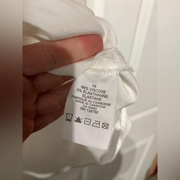 White blouse - Picture 3 of 3